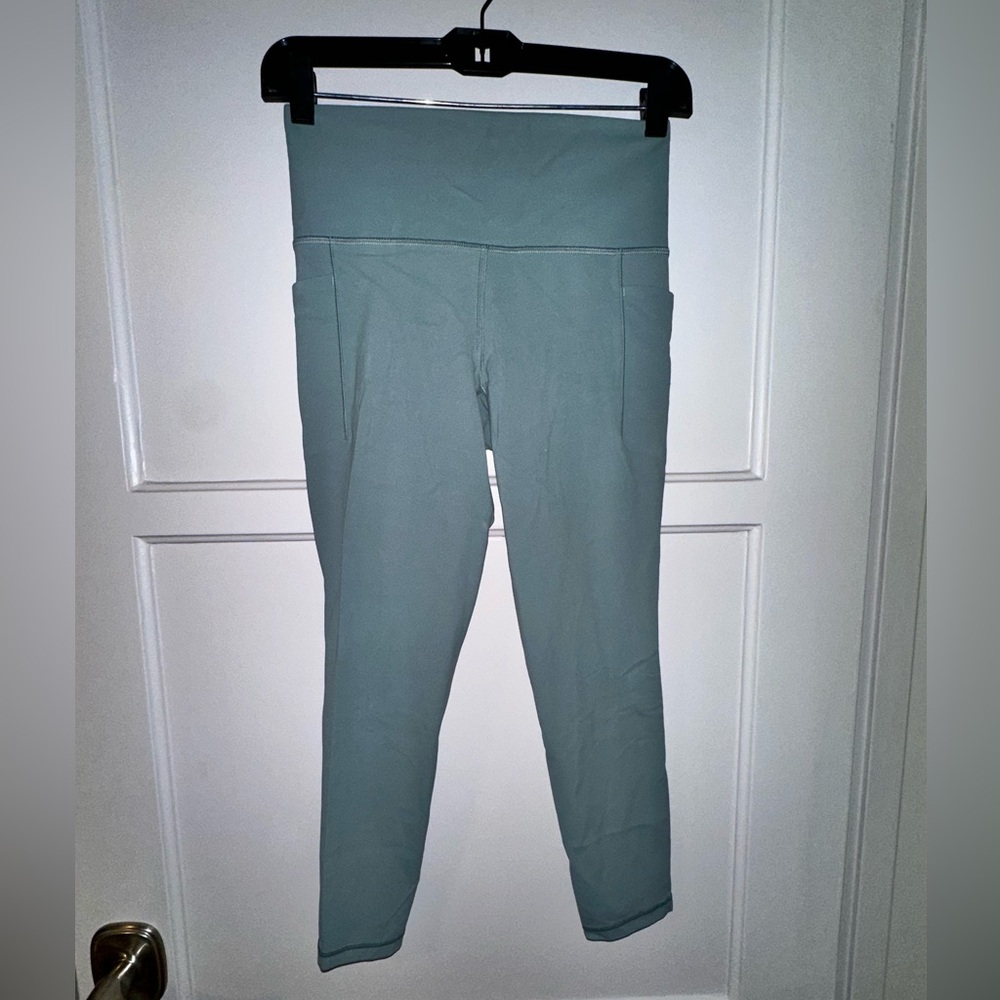 Athleta Salutation Stash Pocket II 7/8 Tight in sage green size Small S